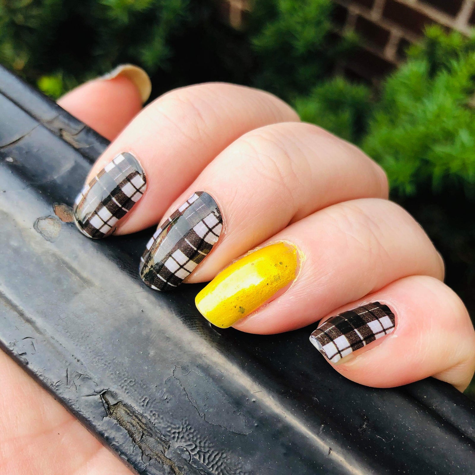 Black and White Plaid Nail Wraps